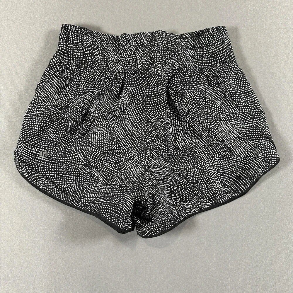 Lululemon Shorts Womens 2 Black Polka Dot 2.5 Inseam Running Zip Pocket Athletic